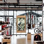 호텔 Dips&drops - The First Bike And Hub 4*