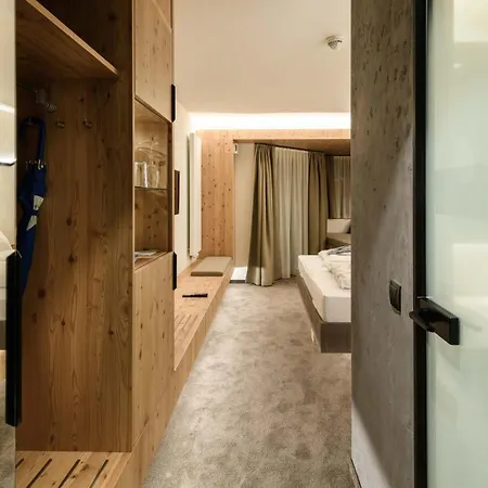 Dips&drops - The First Bike And Hub Hotel