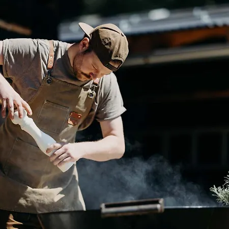 Dips&drops – The First Bike And Hub Hotel