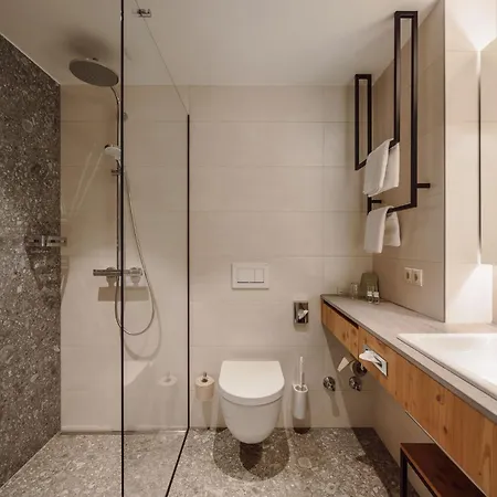 Dips&drops - The First Bike And Hub Hotel